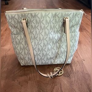 BRAND NEW Michael Kors Purse